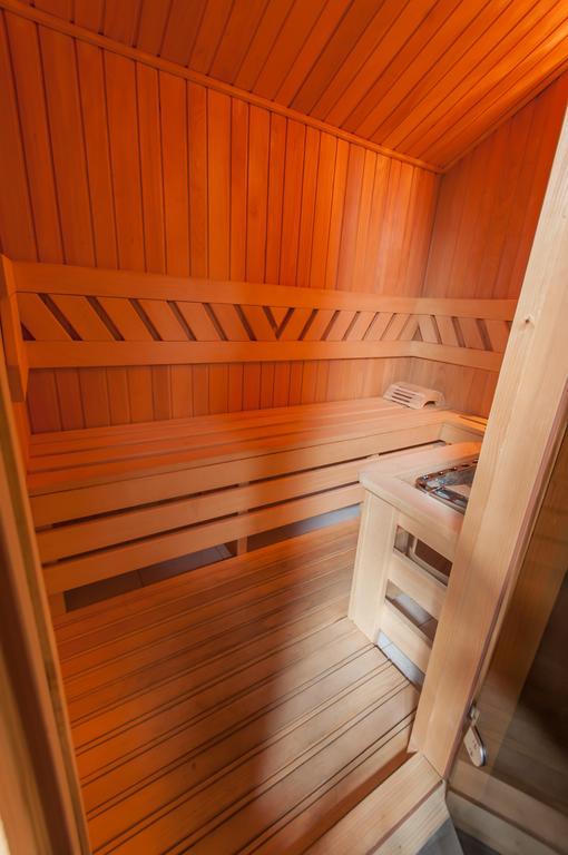 Hotel Hemera Podgorica Extérieur photo A Finnish sauna