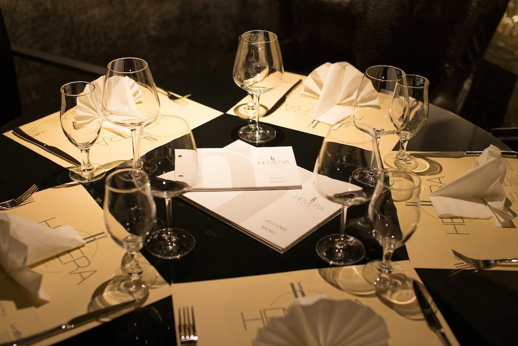 Hotel Hemera Podgorica Extérieur photo A table set for a wine tasting