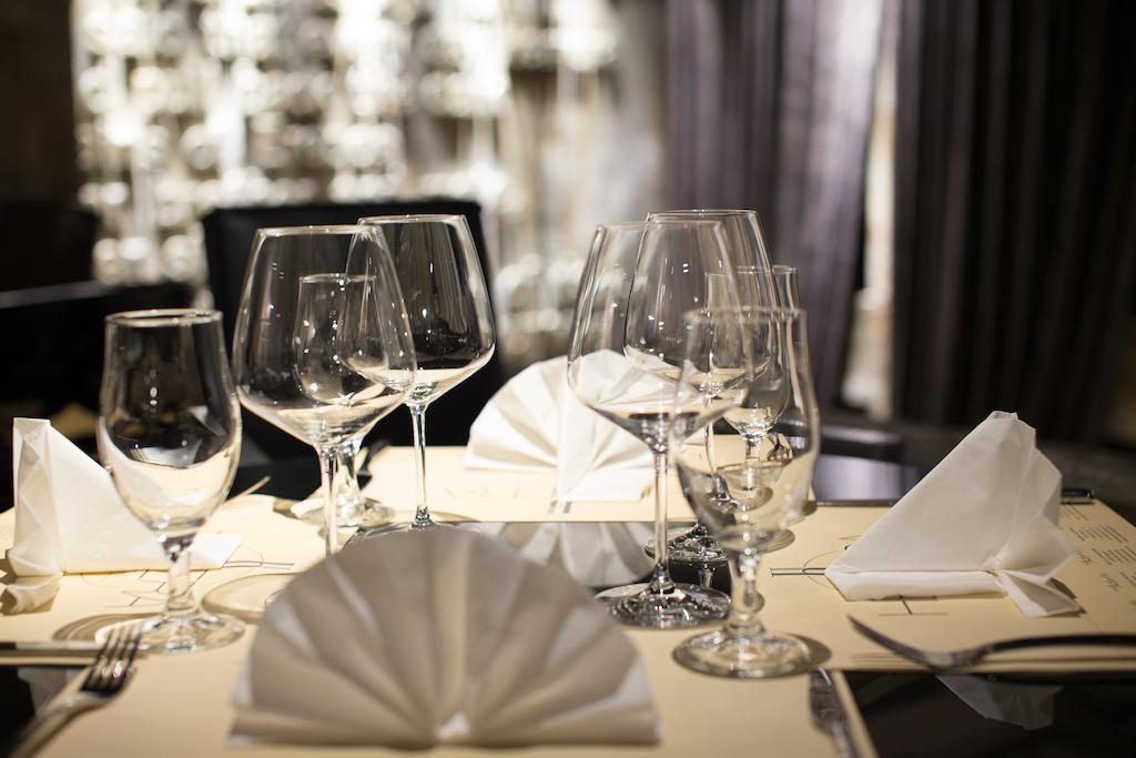 Hotel Hemera Podgorica Extérieur photo A table set for fine dining