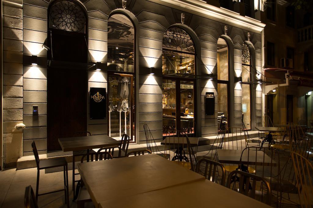 Hotel Hemera Podgorica Extérieur photo The restaurant at night