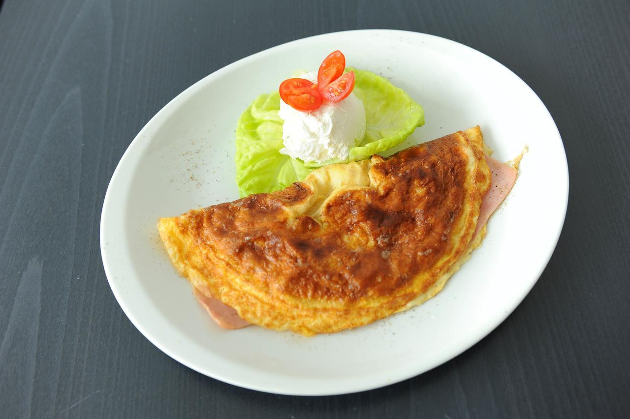 Hotel Hemera Podgorica Extérieur photo An omelette with ham and cheese